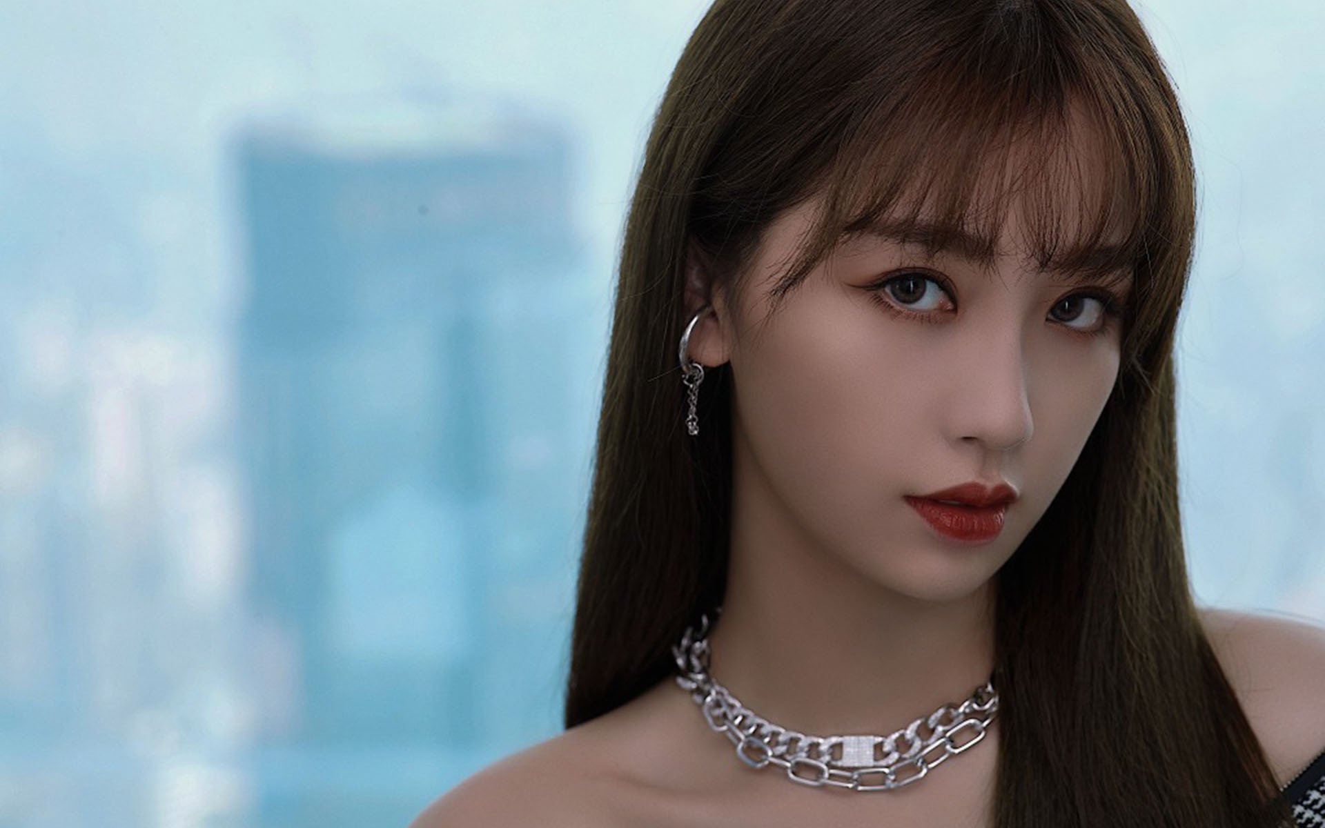 雷火电竞网站-钢铁长空，王者加冕，米切尔在年度焦点战中一锤定音